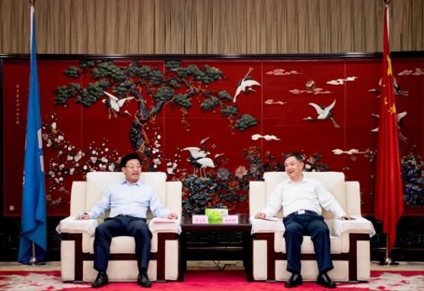 溫樞剛會(huì)見云南能投集團(tuán)黨委書記、董事長段文泉