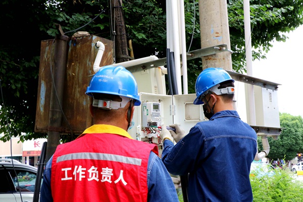 國網(wǎng)伊犁供電公司：嚴(yán)抓“小”現(xiàn)場，推進(jìn)“大”安全