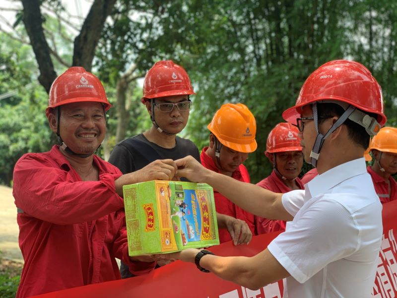 南方電網(wǎng)廣西新電力集團(tuán)博白供電局夏送清涼鼓干勁，情系一線保供電