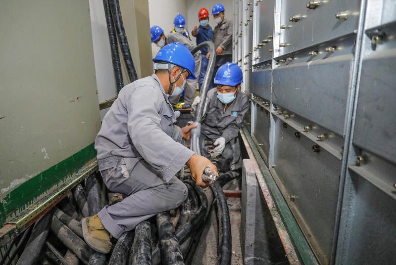 與時間賽跑，為生命加速 電力員工星夜鏖戰(zhàn)為醫(yī)院用電“增容”
