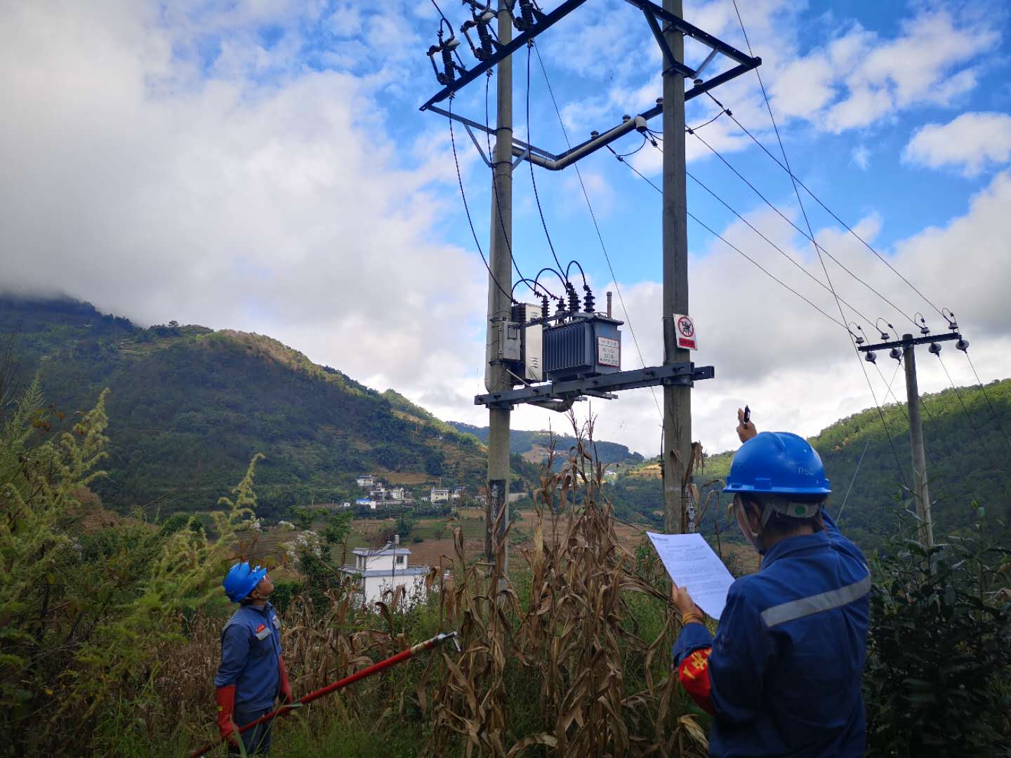 臨滄云縣供電局開展線路維護改造，全面提升供電可靠性