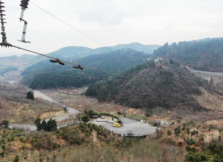 余姚供電輸電運(yùn)檢班:無人機(jī)護(hù)航“三跨”線路特巡