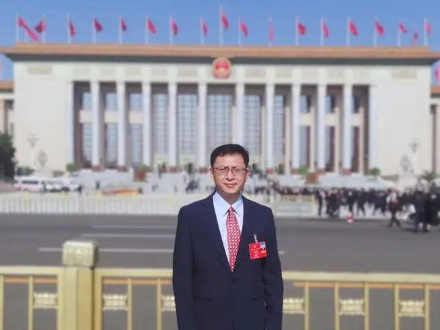加快推動新能源行業(yè) 與人工智能融合創(chuàng)新——訪全國人大代表、樂山太陽能研究院院長姜希猛