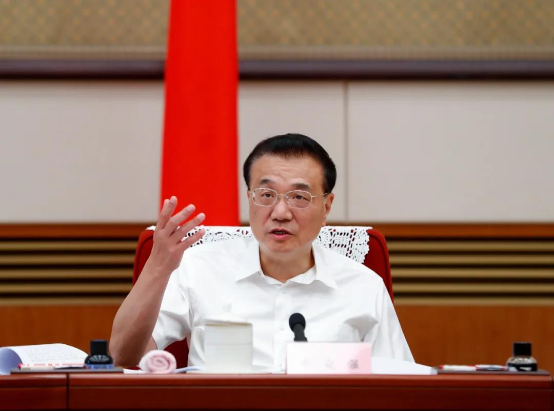 李克強(qiáng)：發(fā)揮西部風(fēng)、光、水電等優(yōu)勢(shì) 建大型清潔能源基地