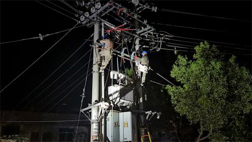 國網(wǎng)壽寧縣供電公司:連夜搶修燒毀設(shè)備 保障居民可靠供電