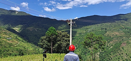 鳳慶供電局新華供電所供電火力全開，助力當(dāng)?shù)乜緹煯a(chǎn)業(yè) 穩(wěn)定發(fā)展