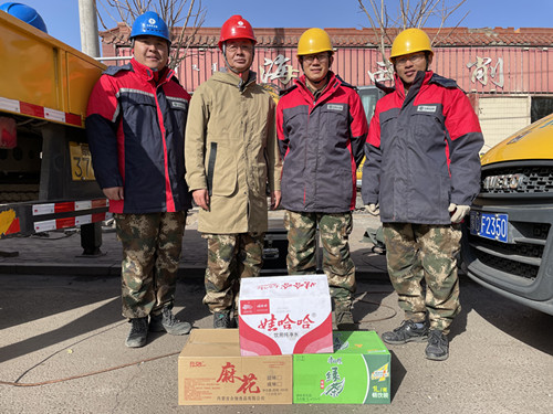 烏海電業(yè)局配電帶電作業(yè)處助力“煤改電”,送溫暖進(jìn)現(xiàn)場(chǎng)