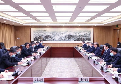 辛保安、張智剛與哈電集團(tuán)董事長(zhǎng)曹志安、總經(jīng)理吳偉章會(huì)談