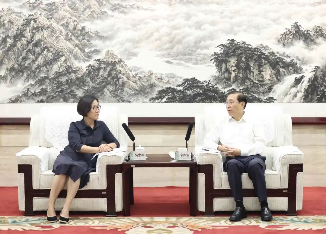 國家電網(wǎng)董事長、黨組書記辛保安與江西省委副書記、贛州市委書記吳忠瓊會談