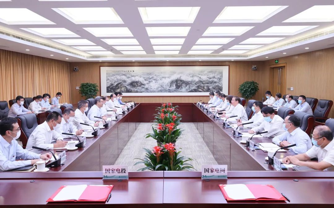 國(guó)家電網(wǎng)董事長(zhǎng)、黨組書記辛保安與國(guó)家電投董事長(zhǎng)錢智民、總經(jīng)理江毅會(huì)談