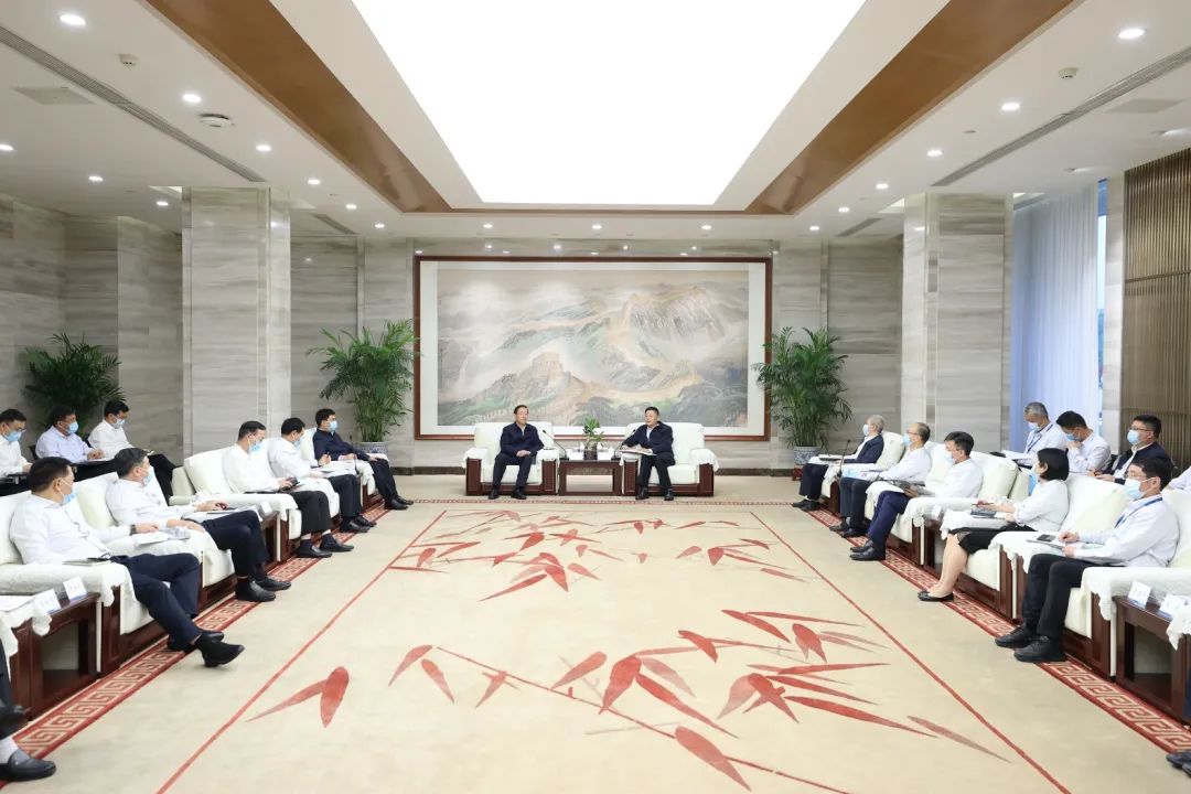 國家電網(wǎng)公司董事長、黨組書辛保安與東方電氣集團(tuán)董事長俞培根、總經(jīng)理徐鵬會談