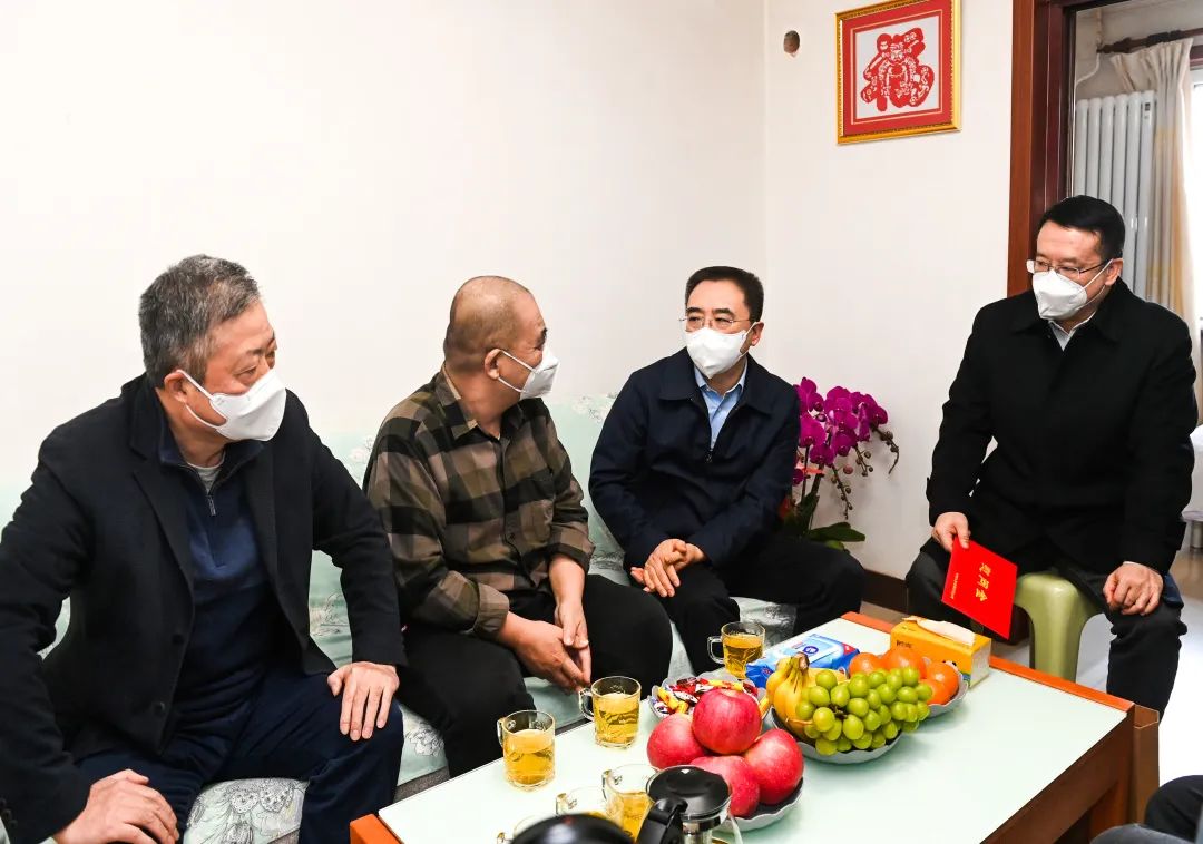 鄒磊、劉明勝走訪慰問(wèn)退休老領(lǐng)導(dǎo)、勞模遺屬、困難黨員群眾