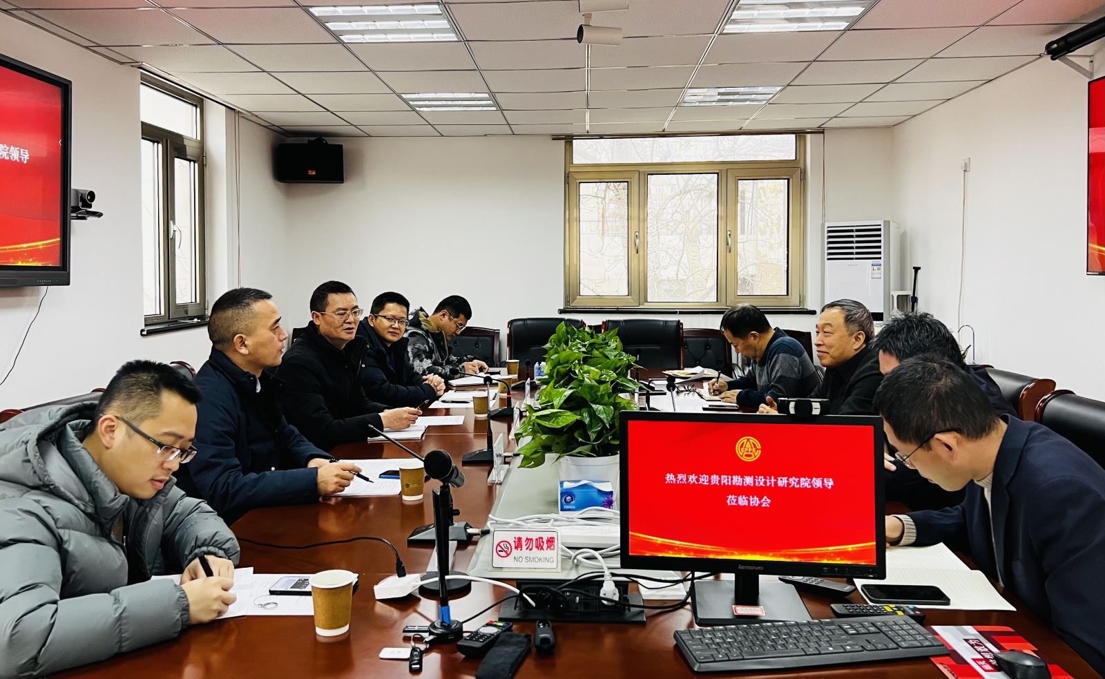 中國(guó)電力規(guī)劃設(shè)計(jì)協(xié)會(huì)李愛(ài)民與中國(guó)電建貴陽(yáng)院、國(guó)網(wǎng)江蘇電力設(shè)計(jì)咨詢公司領(lǐng)導(dǎo)座談交流