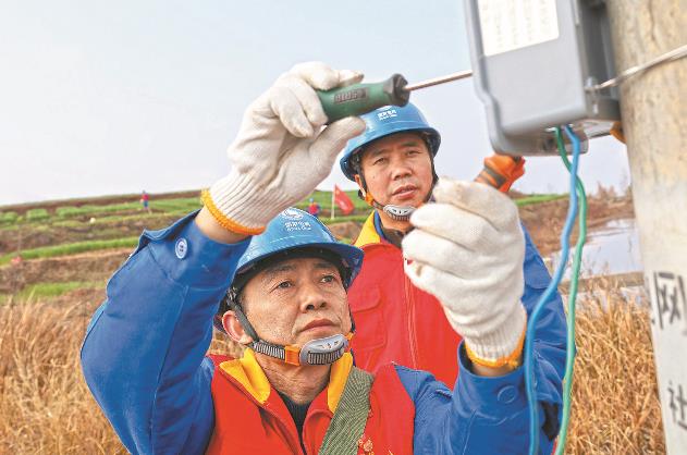 四川通江護航春灌用電，60支服務(wù)隊奔走田間