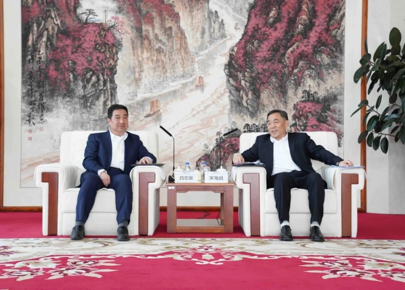 中國(guó)能建黨委書記、董事長(zhǎng)宋海良與中國(guó)電氣裝備黨委書記、董事長(zhǎng)白忠泉會(huì)談