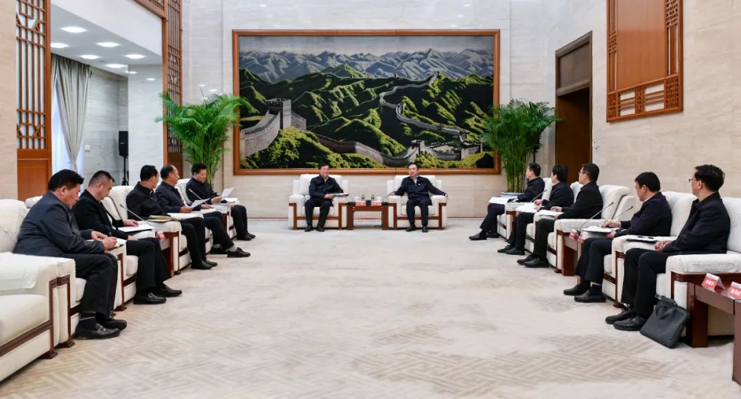 大唐集團黨組書記、董事長鄒磊與青海省海南州委書記呂剛、州長尕瑪朋措會談