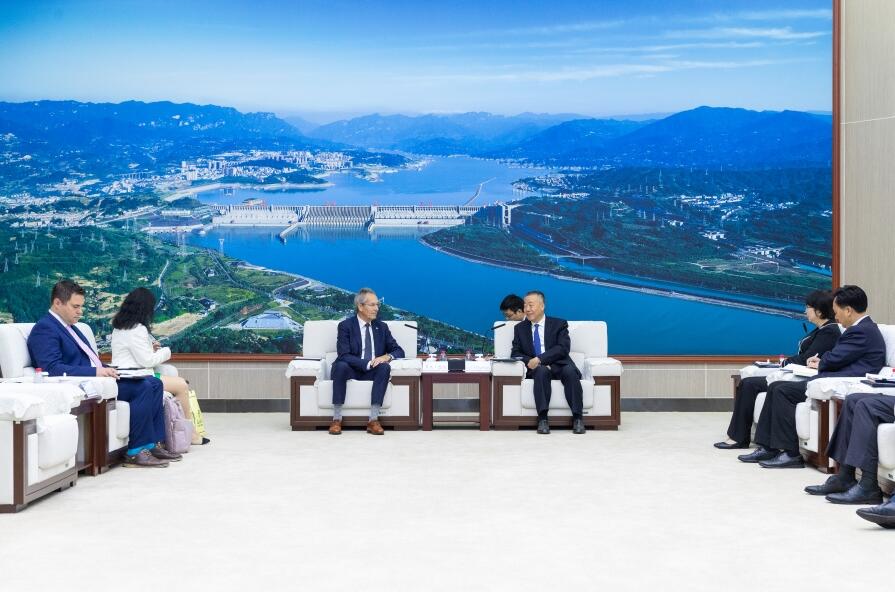 三峽集團(tuán)董事長(zhǎng)雷鳴山會(huì)見國際水電協(xié)會(huì)主席羅杰·吉爾