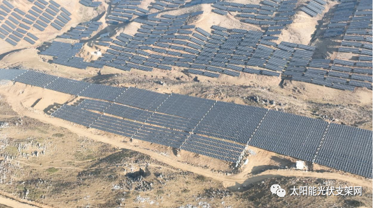 安泰科柔性太陽能光伏支架助力全國海拔最高、坡度最大光伏項(xiàng)目