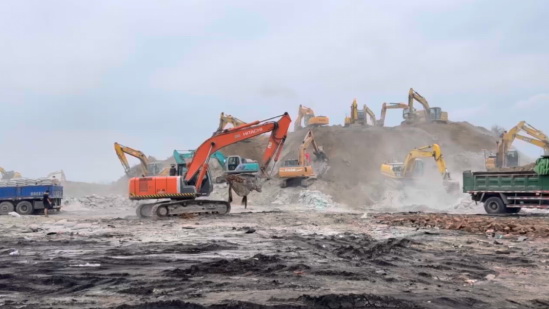 【防汛救災(zāi) 央企行動】爭分奪秒加固堤壩，中建集團馳援天津防汛抗洪一線