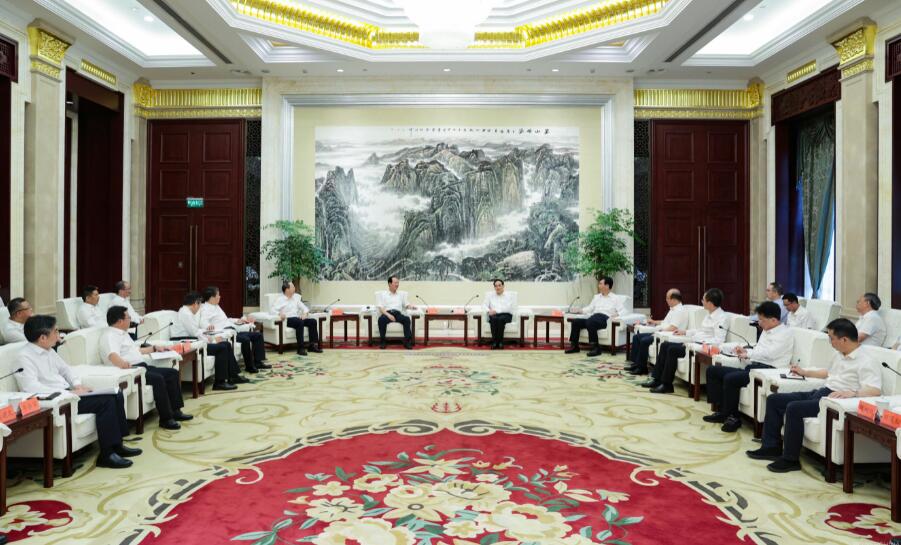 中國(guó)電建黨委書記、董事長(zhǎng)丁焰章拜會(huì)貴州省委書記徐麟、省長(zhǎng)李炳軍