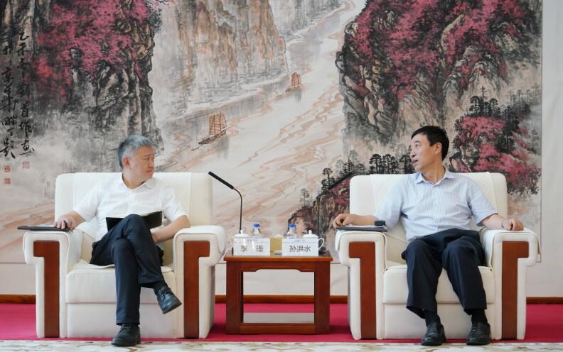 中國能建黨委副書記、總經理孫洪水與重慶兩江投資集團黨委書記、董事長李謹會談
