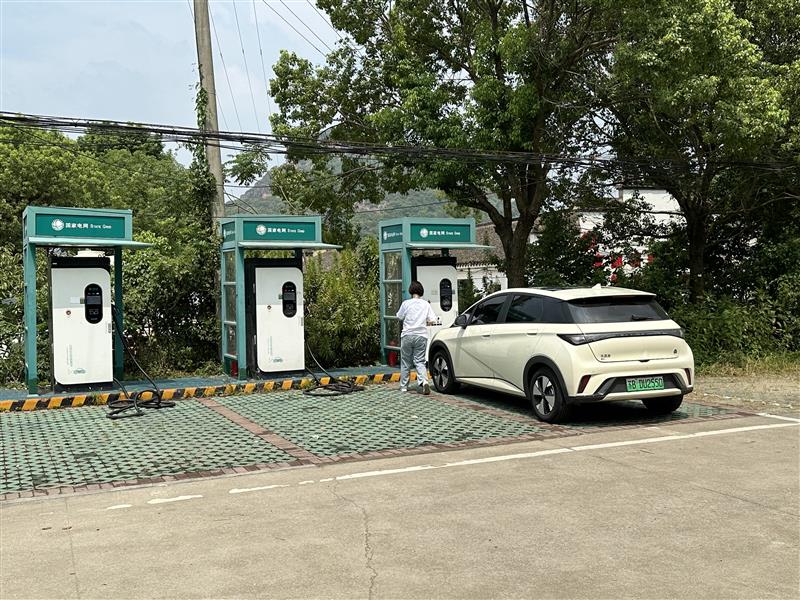 各類政策支持新能源汽車(chē)和充電樁下鄉(xiāng)，但村里真的需要這么多充電樁嗎?