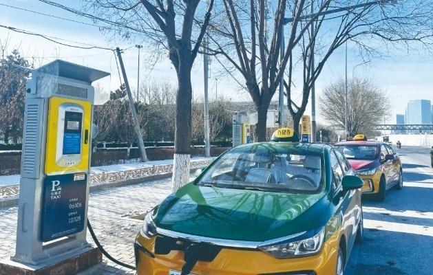 一天去四趟換電站，新能源出租車“不抗凍”怎么開