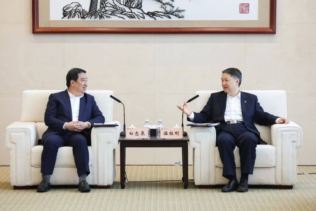 中國電氣裝備董事長白忠泉、總經(jīng)理周群拜訪中國華能董事長溫樞剛