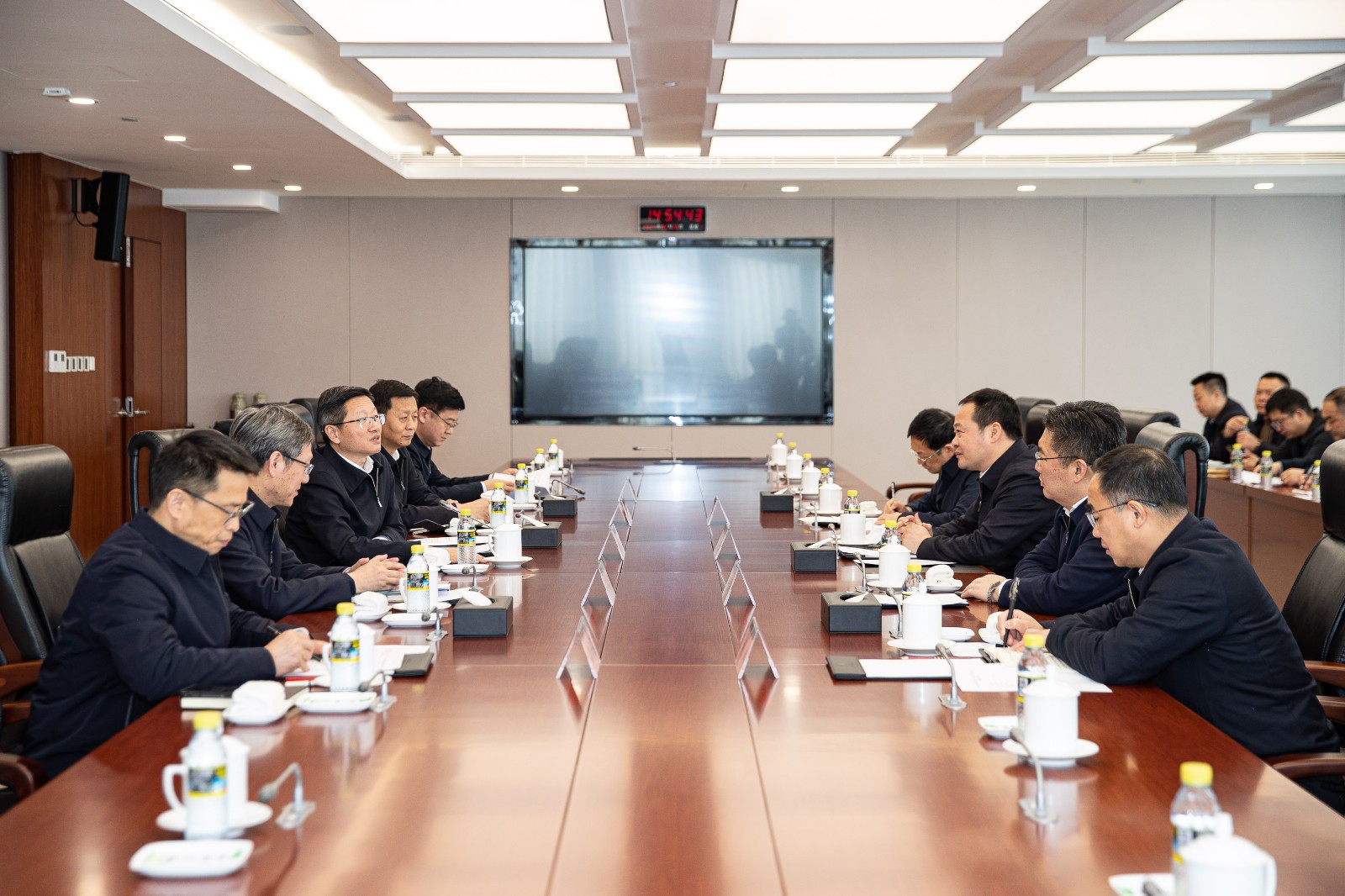 國家能源集團公司總經(jīng)理、黨組副書記余兵會見上饒市委書記陳云