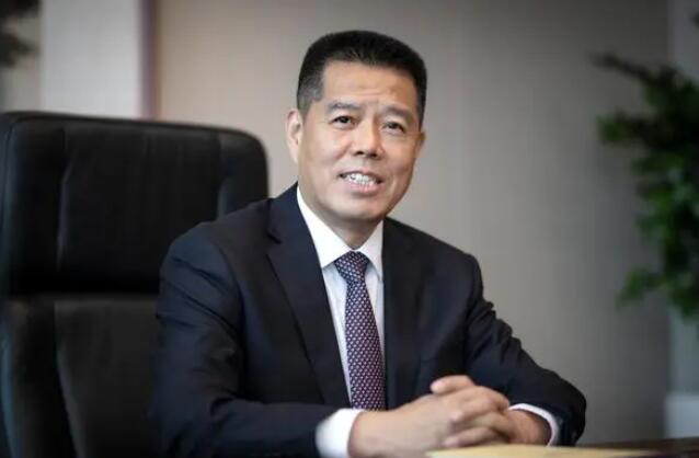 加快推動(dòng)傳統(tǒng)煤炭企業(yè)向新能源企業(yè)轉(zhuǎn)型發(fā)展——訪全國(guó)人大代表，山東能源集團(tuán)黨委書(shū)記、董事長(zhǎng) 李偉