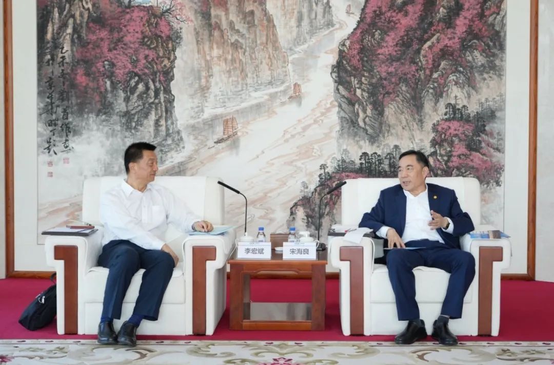 中國(guó)能建黨委書記、董事長(zhǎng)宋海良與新疆住建廳黨組書記、副廳長(zhǎng)李宏斌會(huì)談