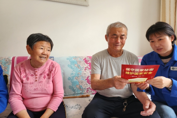 內(nèi)蒙古電力公司烏海千里山供電公司黨支部、工會(huì)、團(tuán)支部（青工委）開展“蒙電愛心光明行”保密宣傳活動(dòng)