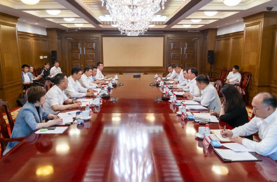 大唐集團總經(jīng)理、黨組副書記張傳江與阜新市委書記胡濤、市長周鵬舉會談
