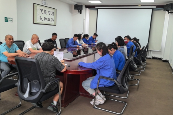 烏海千里山供電公司：加強(qiáng)理論學(xué)習(xí)，風(fēng)清氣正過節(jié)