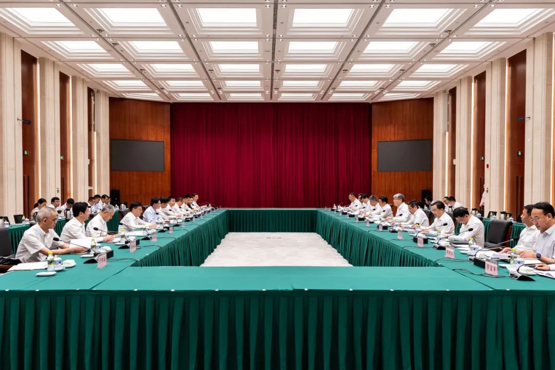 國家能源集團黨組書記、董事長劉國躍與廣西壯族自治區(qū)人民政府主席藍天立舉行工作會談