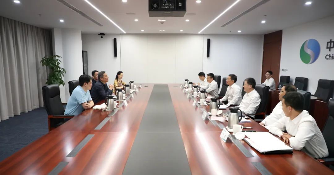 中國電氣裝備李洪鳳董事長、周群總經(jīng)理會見上