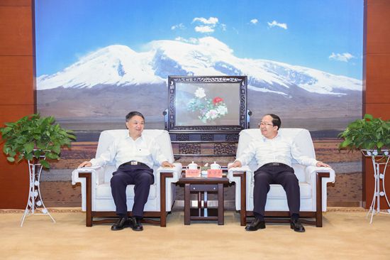 華能集團(tuán)有限公司黨組書記、董事長溫樞剛拜會克州黨委書記王學(xué)東