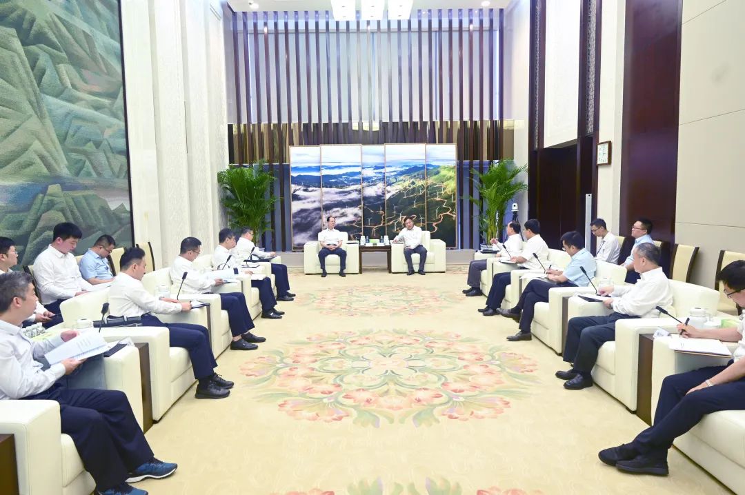 中國(guó)電建黨委書記、董事長(zhǎng)丁焰章與國(guó)家電投黨組書記、董事長(zhǎng)劉明勝會(huì)談