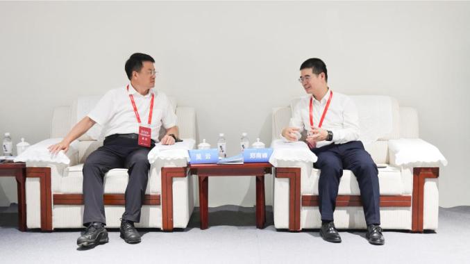 吳云與中國科學(xué)院院士、中國氫能聯(lián)盟戰(zhàn)略指導(dǎo)