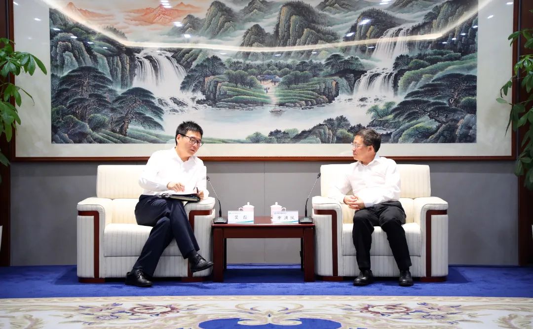 中國電氣裝備黨委書記、董事長李洪鳳會見上海電氣集團(tuán)黨委書記、董事長吳磊