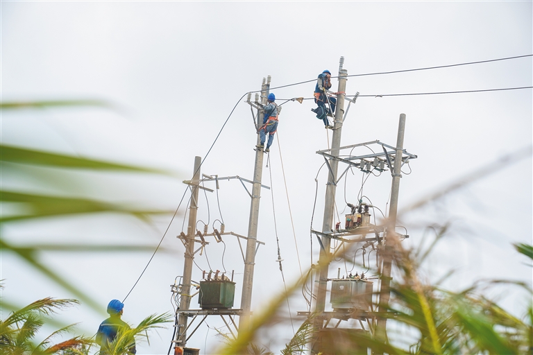保亭、三亞等多個市縣供電隊伍全力支援文昌搶修復電