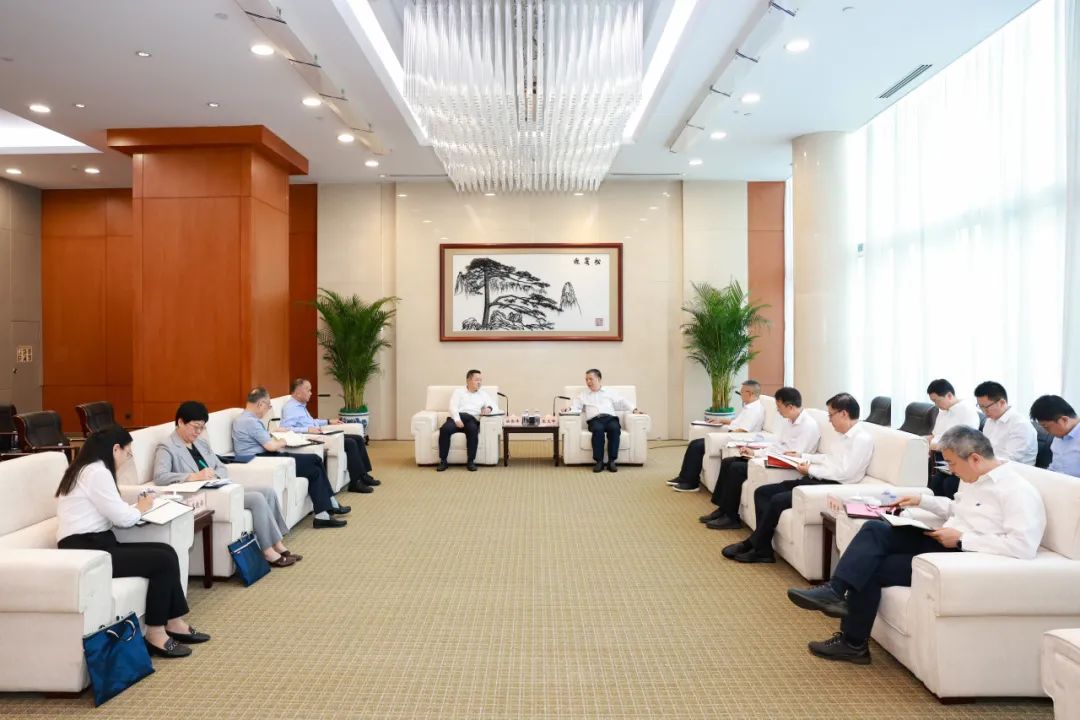 華能集團公司總經(jīng)理張文峰會見中國國新董事長徐思偉、總經(jīng)理莫德旺