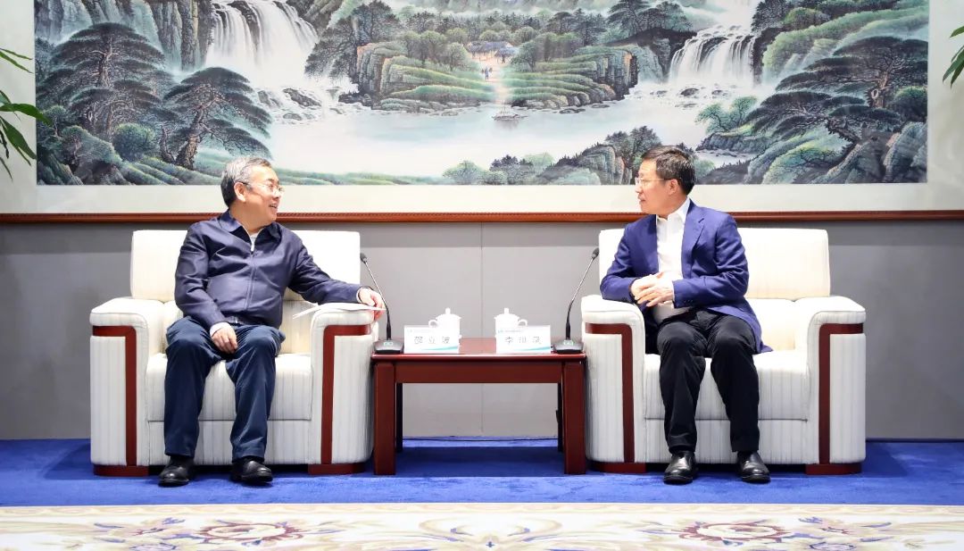 中國電氣裝備黨委書記、董事長李洪鳳會見國家開發(fā)銀行戰(zhàn)略客戶部總經(jīng)理邵立波