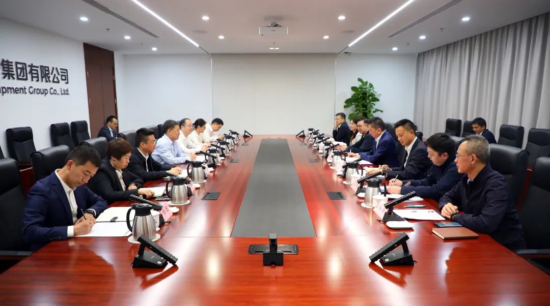 中國電氣裝備黨委書記、董事長李洪鳳會見上海市國資委黨委書記、主任賀青