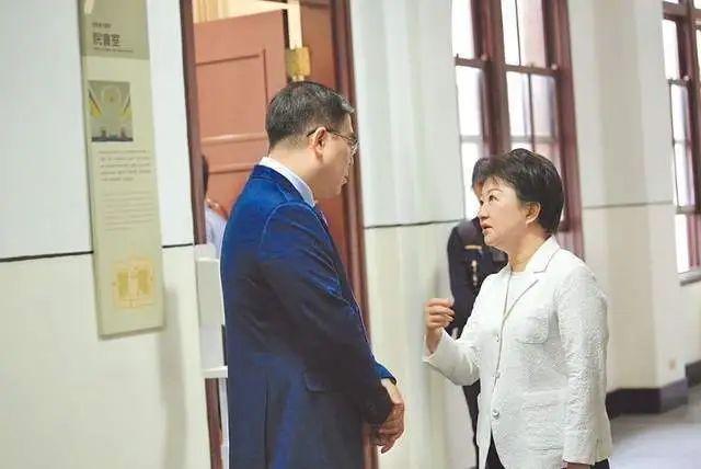 臺中火力發(fā)電廠環(huán)評過關(guān)，盧秀燕怒了，批臺當局成為污染的放水者