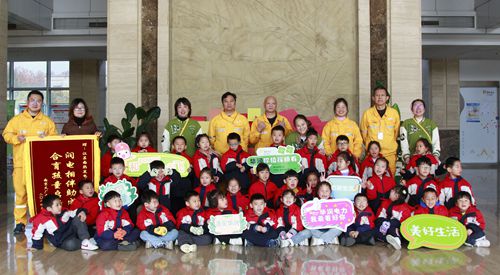 江蘇南熱發(fā)電責(zé)任有限公司與大廠金鵬幼兒園共同組織“低碳環(huán)保、攜手童行”開放日活動