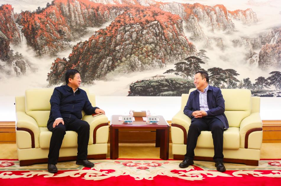 大唐甘肅公司黨委書記、董事長王建偉與甘肅電投集團(tuán)黨委書記、董事長蒲培文會(huì)談