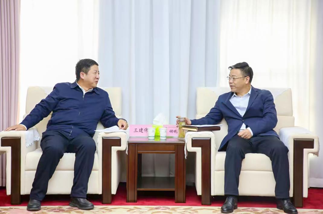 大唐甘肅公司黨委書記、董事長王建偉與甘肅能化集團(tuán)黨委書記、董事長謝曉鋒會(huì)談