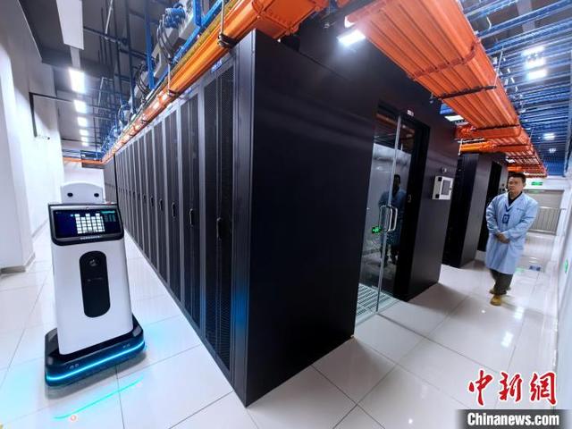 算電協同創(chuàng)新 青海聚力打造100% 綠電穩(wěn)供微電網萬卡算力中心