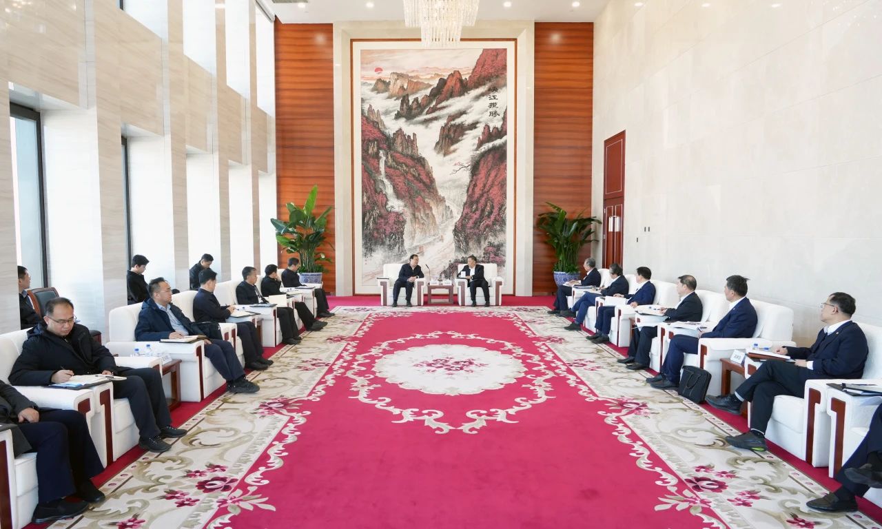 中國能建董事長宋海良、總經(jīng)理倪真與中國南水北調(diào)集團(tuán)董事長汪安南、總經(jīng)理孫志禹會談